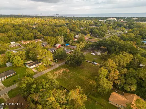 211 Gates Ave, Long Beach, MS 39560 photo 3