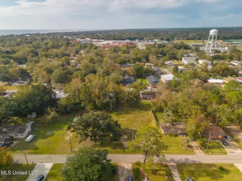 211 Gates Ave, Long Beach, MS 39560 photo 2