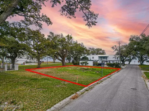 103 E Azalea Dr, Long Beach, MS 39560