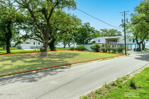 103 E Azalea Dr, Long Beach, MS 39560 photo 8