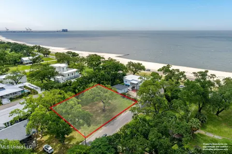 103 E Azalea Dr, Long Beach, MS 39560 photo 9