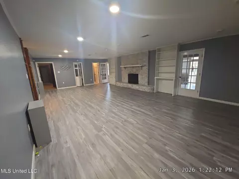 Living - 43 Melanie Rd, Natchez, MS 39120 photo 5 of 5