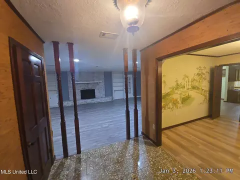 Entry Way - 43 Melanie Rd, Natchez, MS 39120 photo 1 of 2