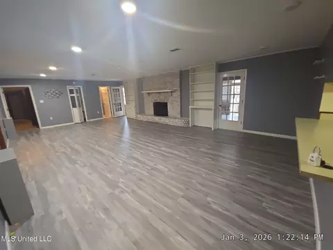 Living - 43 Melanie Rd, Natchez, MS 39120 photo 1 of 5