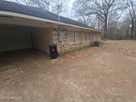 Exterior - 43 Melanie Rd, Natchez, MS 39120 photo 2 of 4