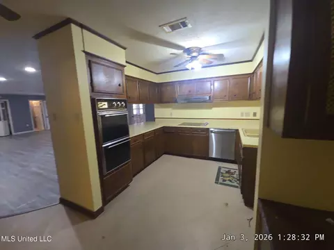 Kitchen - 43 Melanie Rd, Natchez, MS 39120 photo 2 of 3