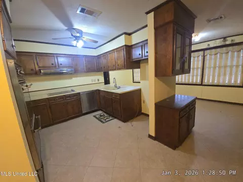 Kitchen - 43 Melanie Rd, Natchez, MS 39120 photo 3 of 3