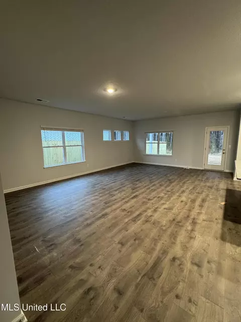 74 Harvest Dance Dr, Byhalia, MS 38611