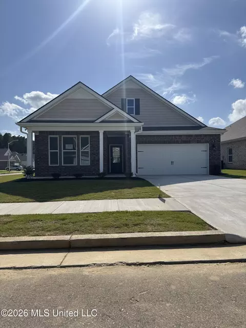 74 Harvest Dance Dr, Byhalia, MS 38611