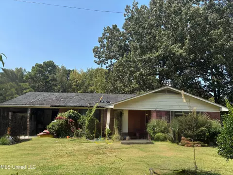 110 Laws Hill Rd, Holly Springs, MS 38635