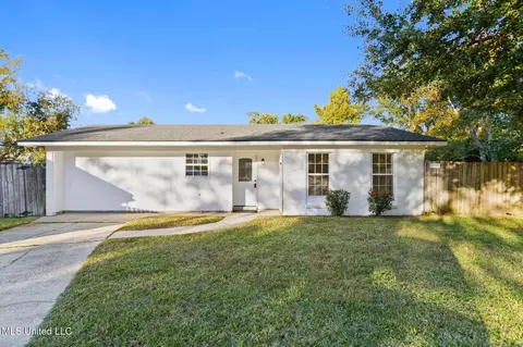 416 Shadowlawn Ct, D'iberville, MS 39540