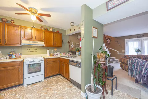 Kitchen - 4 River Oaks Pl #A, Jackson, MS 39211 photo 3 of 3