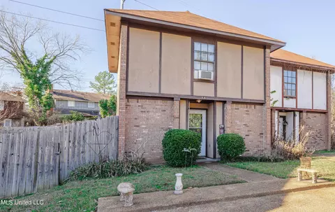 Exterior - 4 River Oaks Pl #A, Jackson, MS 39211 photo 2 of 4