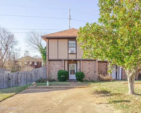 4 River Oaks Pl #A, Jackson, MS 39211