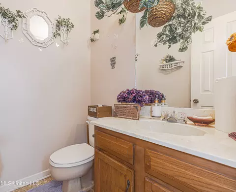 Bath - 4 River Oaks Pl #A, Jackson, MS 39211 photo 1 of 3