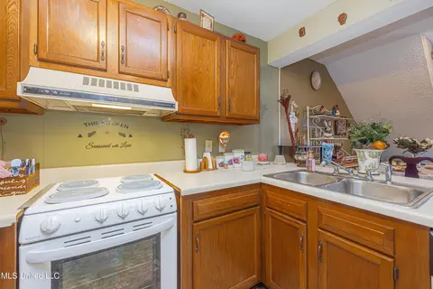 Kitchen - 4 River Oaks Pl #A, Jackson, MS 39211 photo 2 of 3