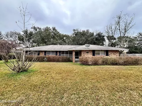 14 Northwood Dr, Long Beach, MS 39560