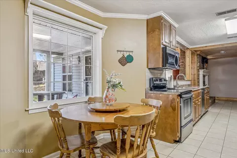 Dining - 4609 Big Horn Dr, Nesbit, MS 38651 photo 1 of 1