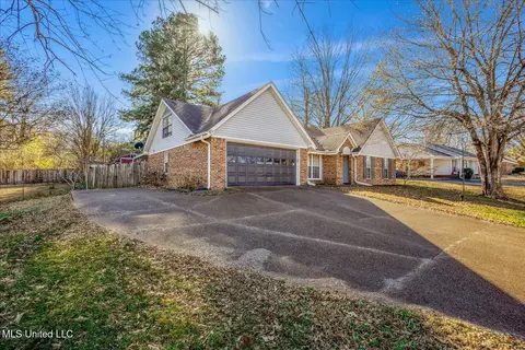 Exterior - 4609 Big Horn Dr, Nesbit, MS 38651 photo 4 of 11