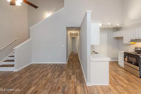 Entry Way - 349 Audubon Cir, Brandon, MS 39047 photo 2 of 2