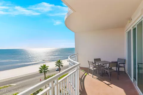 2228 Beach Dr #604, Gulfport, MS 39507