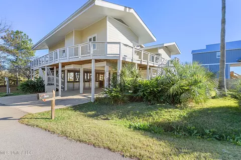 4168 Baffin St, Bay Saint Louis, MS 39520