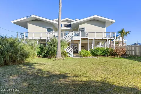 4168 Baffin St, Bay Saint Louis, MS 39520