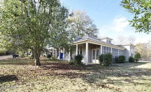 100 W Gleason St, Schlater, MS 38952