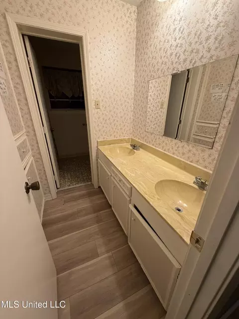 Bath - 9 Janice Cir, Natchez, MS 39120 photo 1 of 4