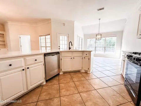 Kitchen - 431 Hemlock Dr, Flowood, MS 39232 photo 4 of 5