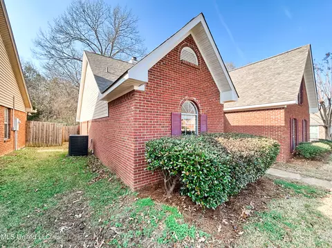 Exterior - 431 Hemlock Dr, Flowood, MS 39232 photo 4 of 12