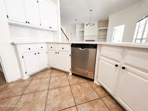 Kitchen - 431 Hemlock Dr, Flowood, MS 39232 photo 5 of 5