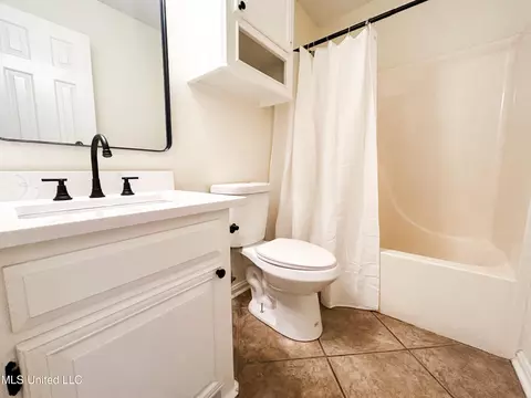 Bath - 431 Hemlock Dr, Flowood, MS 39232 photo 4 of 5