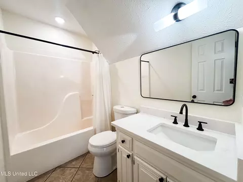 Bath - 431 Hemlock Dr, Flowood, MS 39232 photo 5 of 5