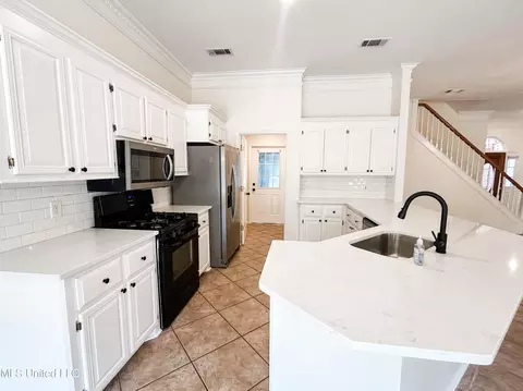 Kitchen - 431 Hemlock Dr, Flowood, MS 39232 photo 2 of 5