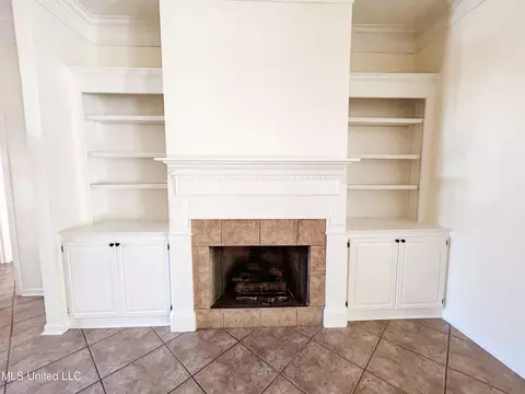 Living - 431 Hemlock Dr, Flowood, MS 39232 photo 3 of 3