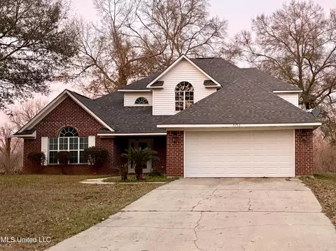 101 Thistledown Dr, Natchez, MS 39120