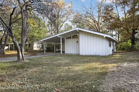 346 Queen Theresa Ln, Jackson, MS 39209