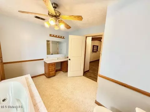 Bath - 2003 NW Zetus Rd, Brookhaven, MS 39601 photo 5 of 6