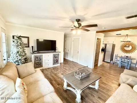 Living - 2003 NW Zetus Rd, Brookhaven, MS 39601 photo 2 of 3
