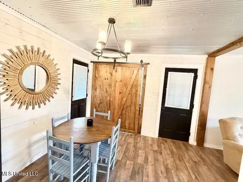 Dining - 2003 NW Zetus Rd, Brookhaven, MS 39601 photo 2 of 2