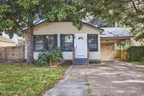 2406 8th St, Pascagoula, MS 39567