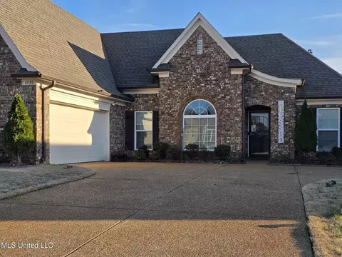 4570 Spike Ln, Horn Lake, MS 38637