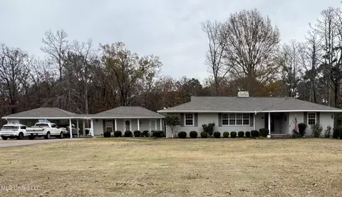 642 N Woodland Dr, Forest, MS 39074
