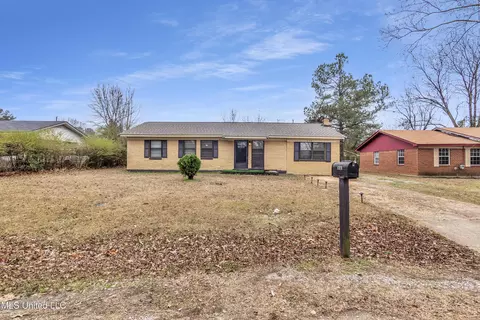 659 Cottrell Ave, Holly Springs, MS 38635