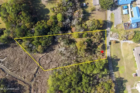 1021 Old Spanish Trl, Gautier, MS 39553