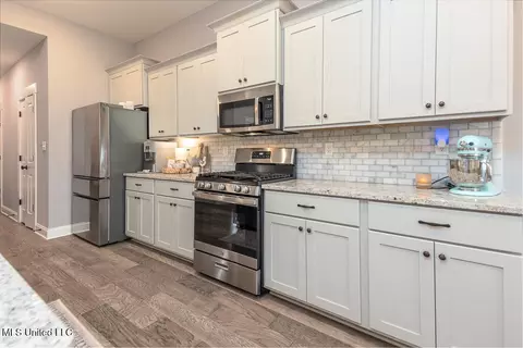 Kitchen - 3066 Meadows Way, Hernando, MS 38632 photo 3 of 3
