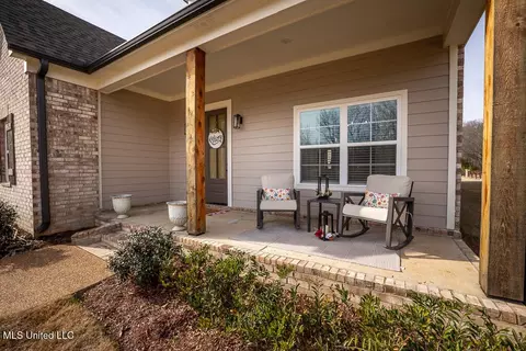 Exterior - 3066 Meadows Way, Hernando, MS 38632 photo 2 of 3