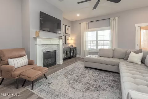 Living - 3066 Meadows Way, Hernando, MS 38632 photo 1 of 1