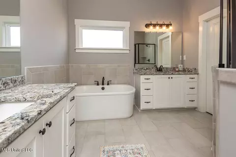 Bath - 3066 Meadows Way, Hernando, MS 38632 photo 1 of 3